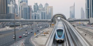 Пьяный пассажир, заснувший в дубайском метро, попал под суд за употребление алкоголя Метро в Дубаи