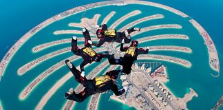 Вчера Дубаи отметил 5-летний юбилей метро раздачей золота, серебра и подарков на станциях Skydive Дубаи