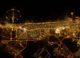 Ночной Дубай (ОАЭ) — снимок NASA Ночной Дубай (ОАЭ) - снимок NASA