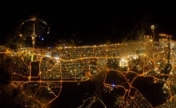 Ночной Дубай (ОАЭ) — снимок NASA Ночной Дубай (ОАЭ) - снимок NASA