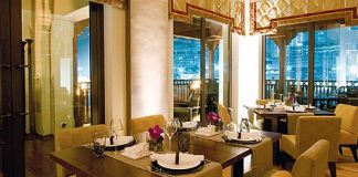 В Дубаи повара, по вине которого отравились посетители ресторана, посадили в тюрьму Ресторан Дубаи