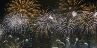 Масштабный фейерверк в честь Национального дня ОАЭ