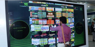 На станциях метро Дубая открыли интерактивные магазины