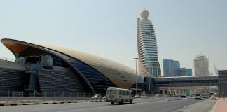 На станции метро Business Bay в Дубае увеличили количество турникетов