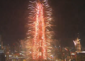 Видео: Дубай встретил Новый год масштабным фейерверком