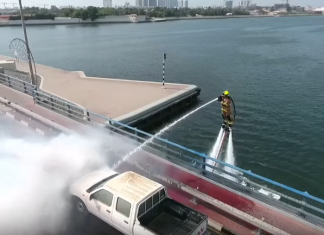 Видео: В Дубае появились «летающие» пожарные