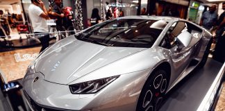 Видео: В торговом центре Дубая разыгрывают Lamborghini