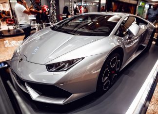 Видео: В торговом центре Дубая разыгрывают Lamborghini