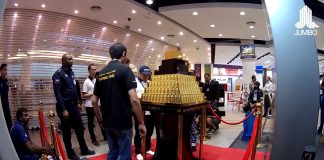 Видео: В торговом центре Дубая выставили 250 кг золота