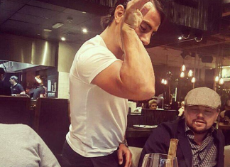 Ди Каприо посетил Дубай ради стейка от повара, ставшего интернет-мемом (Видео)