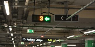 В Дубае оборудованы умные парковки