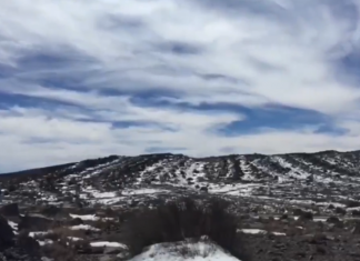 Видео: Снежный покров на горном массиве Джебель Джесс в ОАЭ