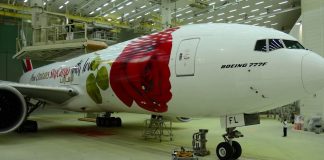 Видео: Компания Emirates преобразила свой самолет в честь Дня Валентина