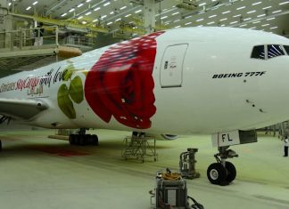 Видео: Компания Emirates преобразила свой самолет в честь Дня Валентина