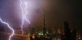 Ливни в ОАЭ продлятся еще три дня