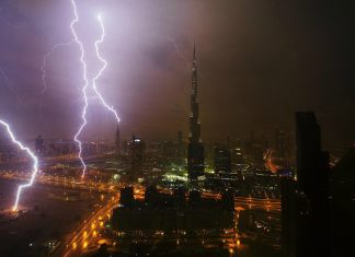 Ливни в ОАЭ продлятся еще три дня