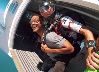 Видео: Актер Уилл Смит призвал забыть о страхе на примере прыжка с парашютом в Дубае