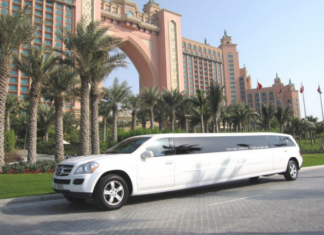 В Дубае предлагают туры по городу на роскошных автомобилях