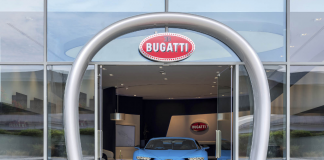 В Дубае открыли крупнейший в мире автосалон Bugatti
