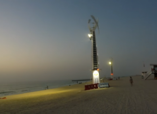 Видео: Как работает система ночного освещения пляжей в Дубае