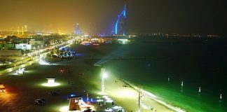 Видео: Дубай приглашает на ночной пляж