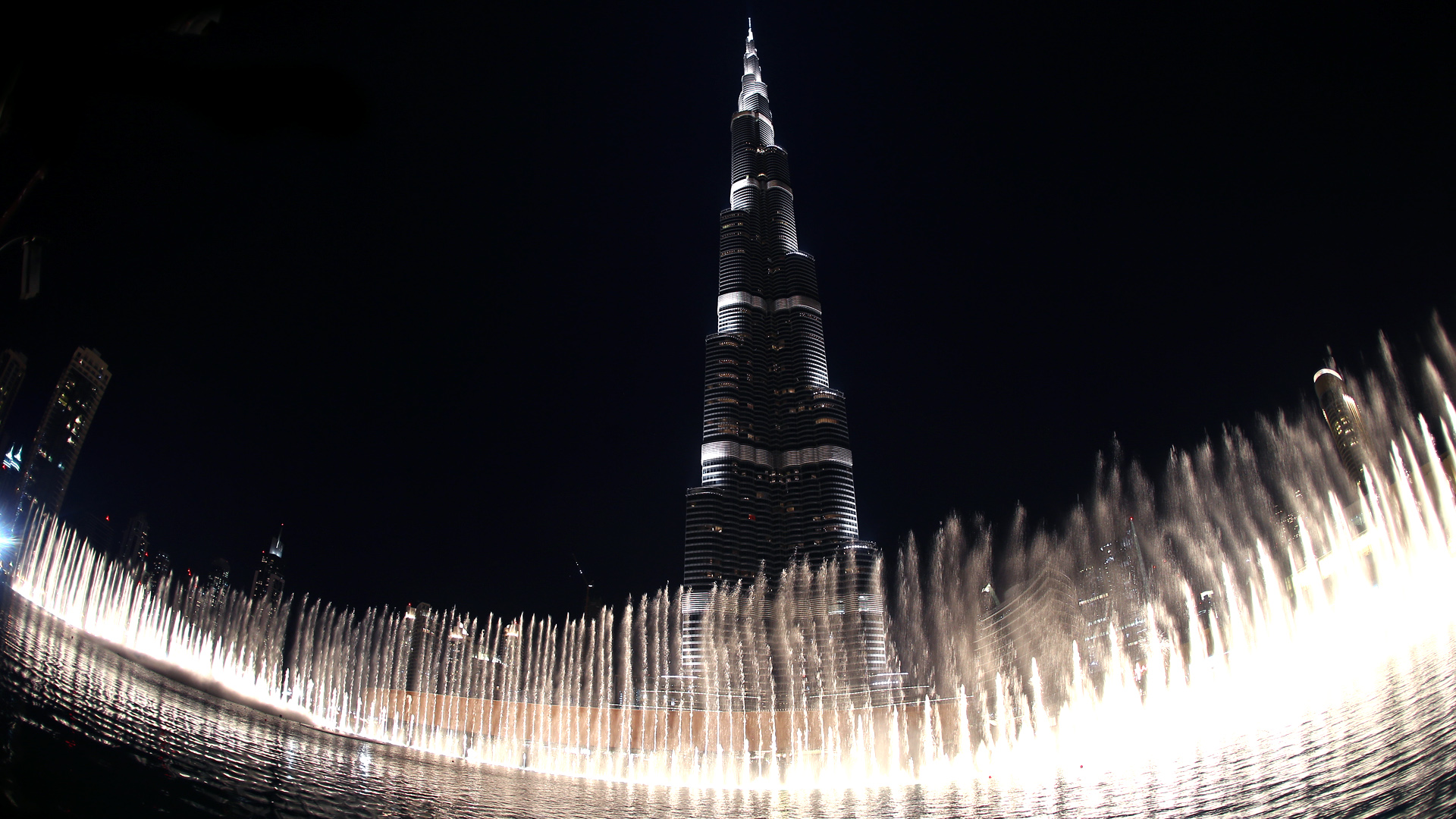 Бурдж халифа время. Бурдж-Халифа Дубай. Башня Бурдж Халифа в Дубае. Бурдж Халифа фонтаны. Ночной Дубай Бурдж Халифа.