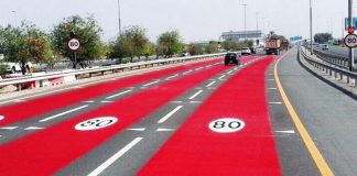 Участки дорог в Дубае перекрасили в красный цвет