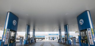 В июле в ОАЭ будут снижены цены на бензин