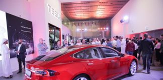 В Дубае появился первый магазин Tesla