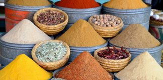 Драгоценности рынка Spice Souk (Спайс Сук) рынок специй Спайс Сук в ОАЭ