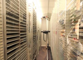 Видео: Как работает робот-аптекарь в Дубае