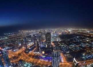 Видео: Насладитесь потрясающим видом ночного Дубая с вершины Бурдж Халифа