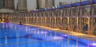 В Дубае предлагают посетить уникальный бассейн в Burj Khalifa