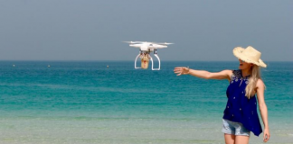 Видео: В Дубае организовали доставку кофе с помощью беспилотника