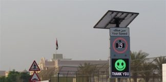 Возле школ Дубая появились уникальные дорожные знаки