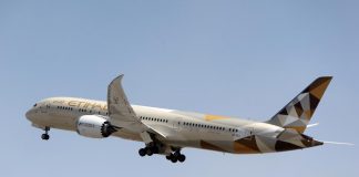 Компания Etihad Airways предоставила скидки для пассажиров без багажа