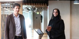 В Дубае приступил к работе первый робот-секретарь