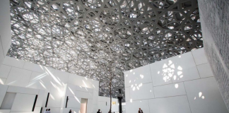 В ОАЭ открылась первая специальная выставка Лувра Абу-Даби