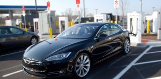 В Дубае можно получить автомобиль Tesla при покупке дома