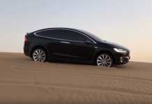 Видео: Автомобиль Tesla протестировали в пустыне Дубая