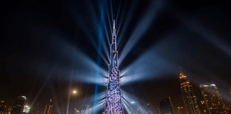 Показ впечатляющего новогоднего шоу в Дубае продлили до 31 марта