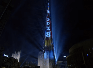 Видео: Дубай встретил Новый 2018 год впечатляющим лазерным шоу