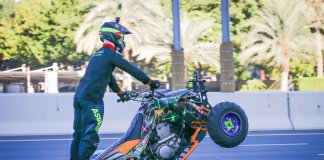 Видео: Полицейский из Дубая установил оригинальный рекорд