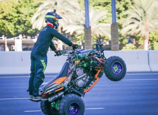 Видео: Полицейский из Дубая установил оригинальный рекорд