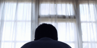 Юноша хотел покончить с собой из-за того, что его нашли в мусорке в младенчестве