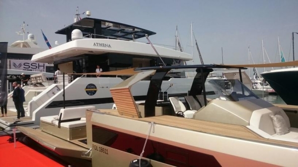 В Дубае открылась международная яхтенная выставка