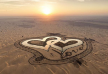 В Дубае появилось озеро в виде двух сердец В Дубае появилось озеро в виде двух сердец