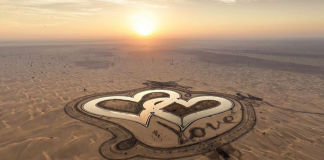 В Дубае появилось озеро в виде двух сердец В Дубае появилось озеро в виде двух сердец